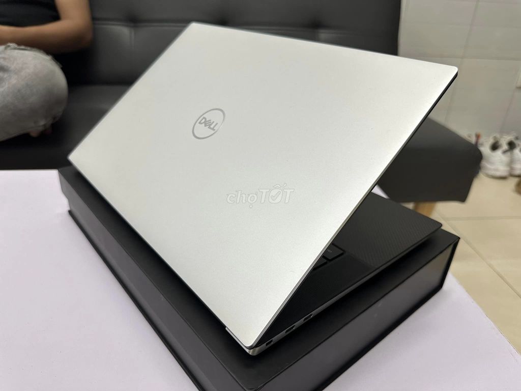 Dell Precision 5550 i7,ram16,vga Quadro 4GB,NEW99