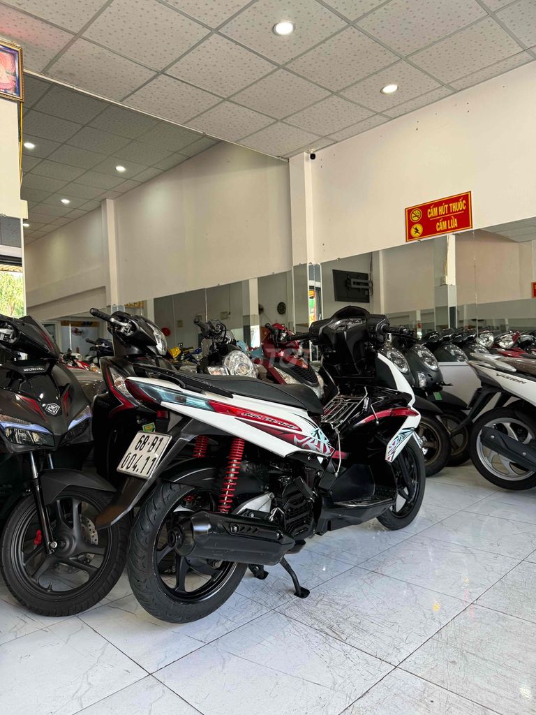 AIR BLADE FI 2011 - Up Thái - Khoá Smakey. BS 68. Mua bán Xe máy tại Thành phố Rạch Giá Kiên Giang được đăng bởi XE MÁY CŨ TÂN 128 hình 9