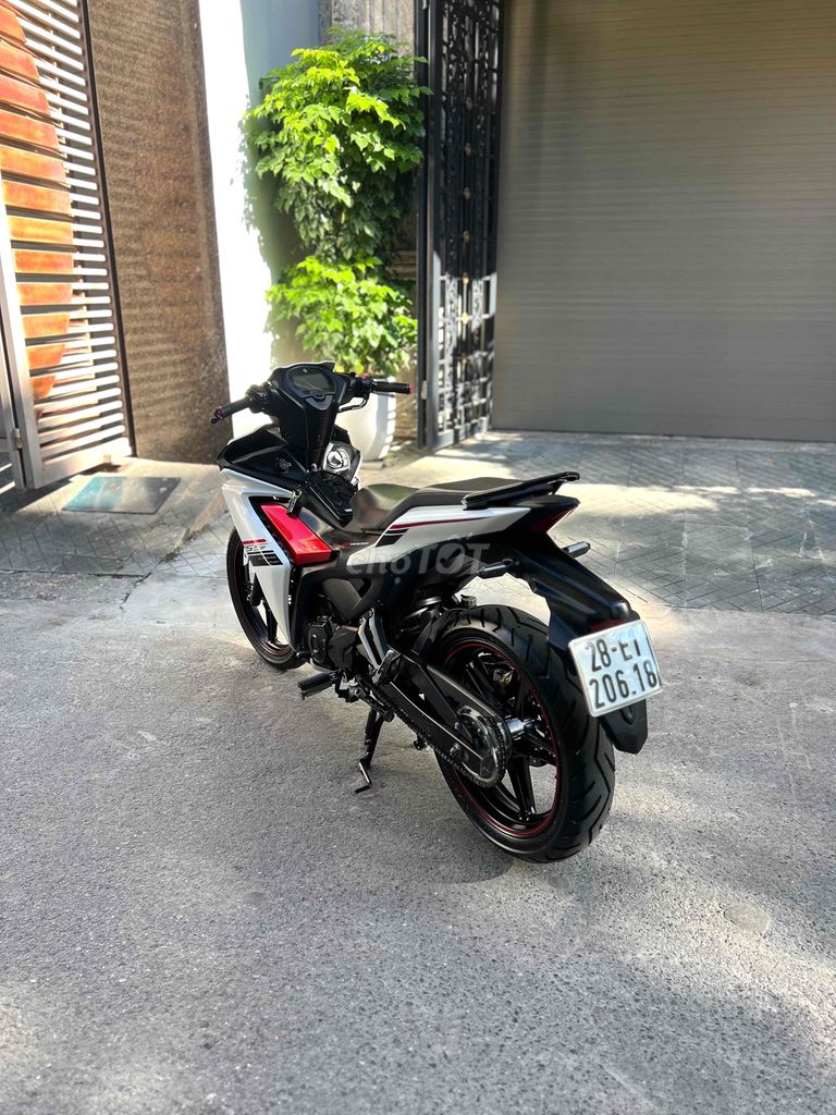 Xe Máy Anh Thao Exciter 155cc màu trắng đỏ. Mua bán Xe máy tại Quận Cầu Giấy Hà Nội được đăng bởi shop xe may cũ anh thao hình 3