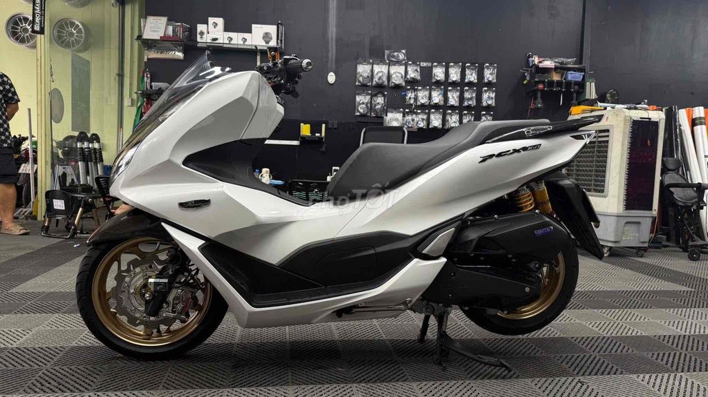 Pcx 160cc full đồ chơi, xác xe máy zin hạ lùn Bán. Mua bán Xe máy tại Thành phố Thủ Dầu Một Bình Dương được đăng bởi Phung thao hình 1