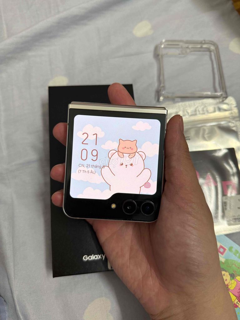 Samsung Galaxy Z Flip 5 256GB Kem. Mua bán Điện thoại tại Quận Đống Đa Hà Nội được đăng bởi thu hình 1