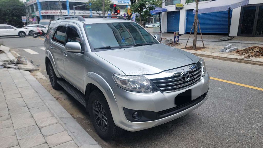 Toyota Fortuner 2015 Механика Серебристый 270.620 км