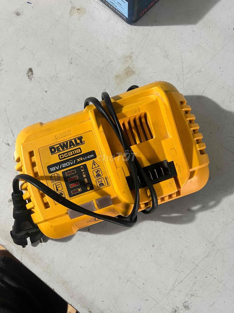 Sạc pin Dewalt DEB118 18V/20V Li-Ion Vàng. Mua bán Đồ chuyên dụng, Giống nuôi trồng tại Huyện Vĩnh Cửu Đồng Nai được đăng bởi trần xuân hoàng hình 1