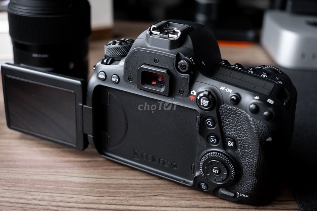 Máy ảnh Canon 6D2 + Sigma 35mm Art còn đẹp như ảnh