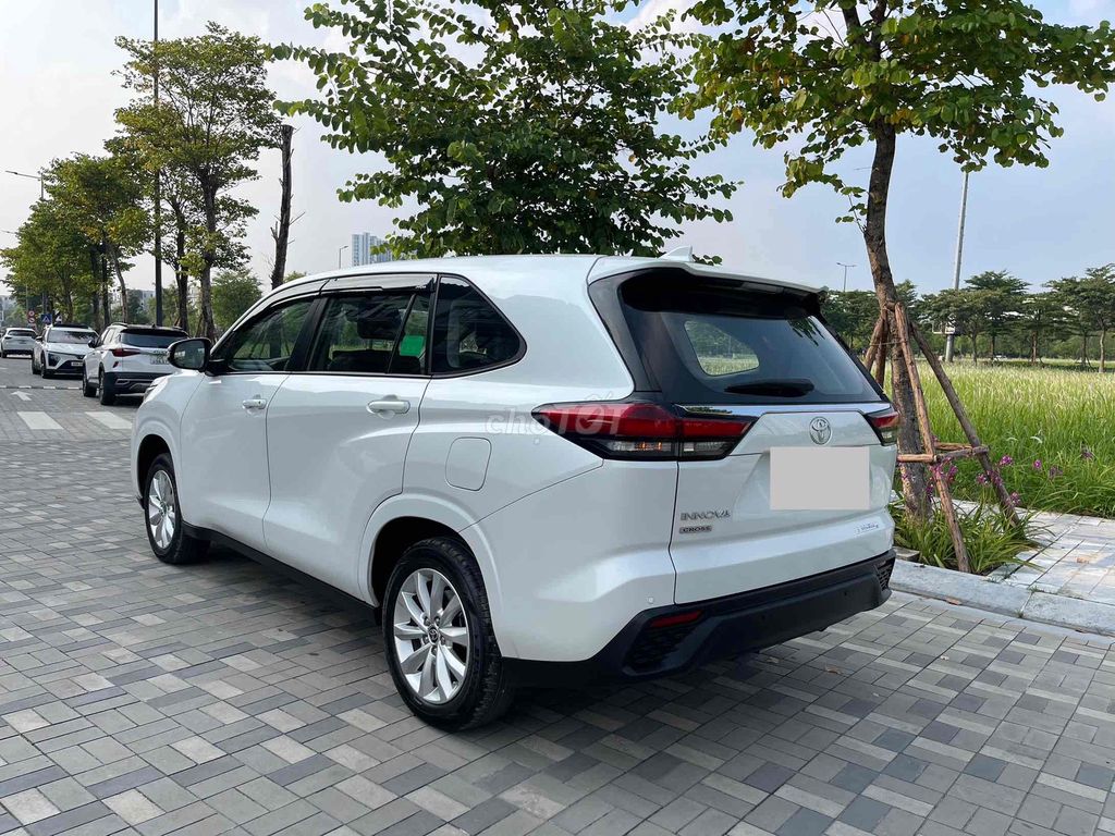 Toyota Innova Cross V 2025 Белый 50000 км