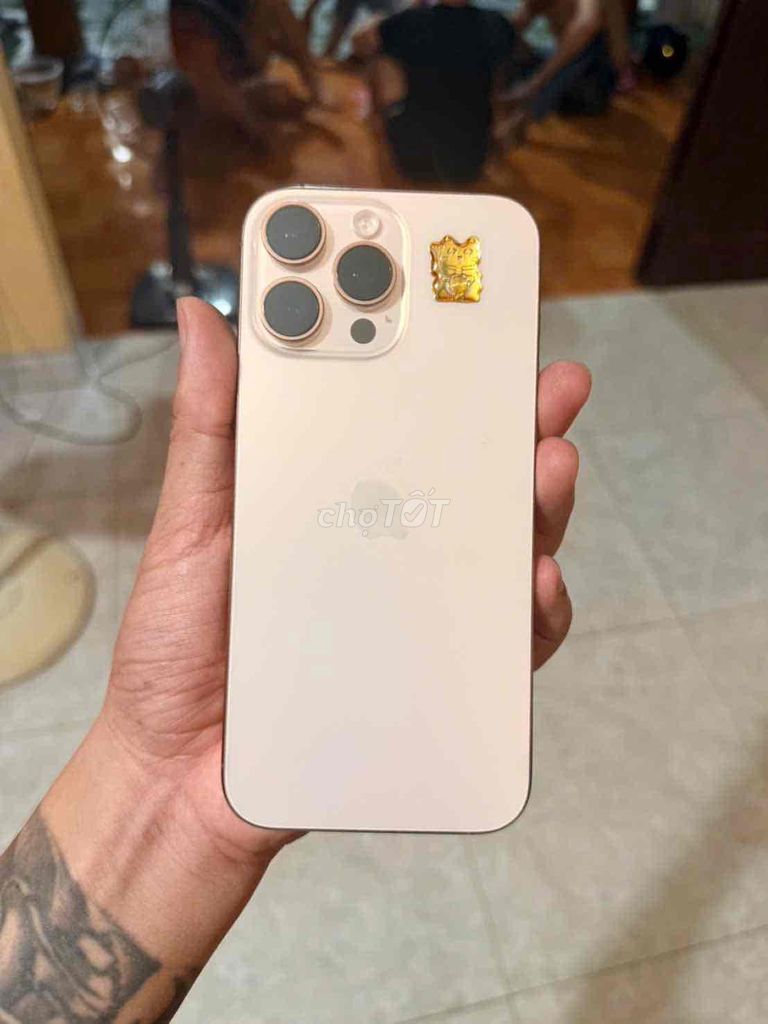 iPhone 16 Pro Max 256GB Vàng sa mạc 98-99% pin 91. Mua bán Điện thoại tại Quận Cầu Giấy Hà Nội được đăng bởi Đạt Roly hình 1