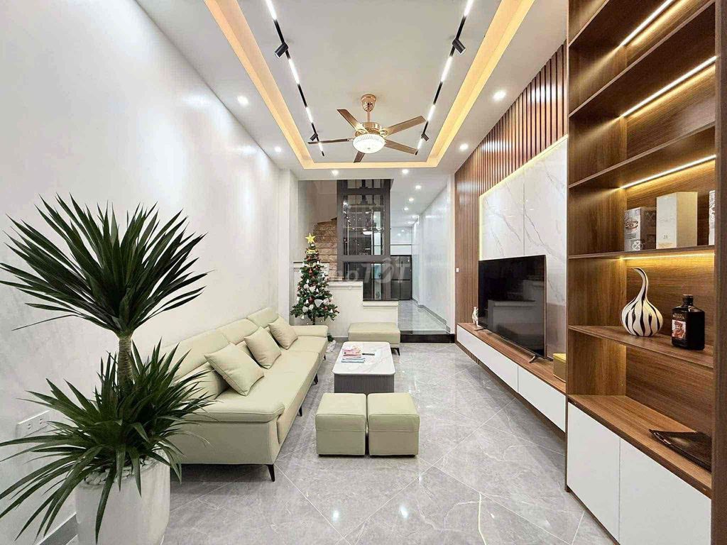 Nhà Hiếm Phân Lô Trần Quốc Hoàn,Ô Tô,64/80m2,4 Tầng,Ngõ Thông, Giá 19.