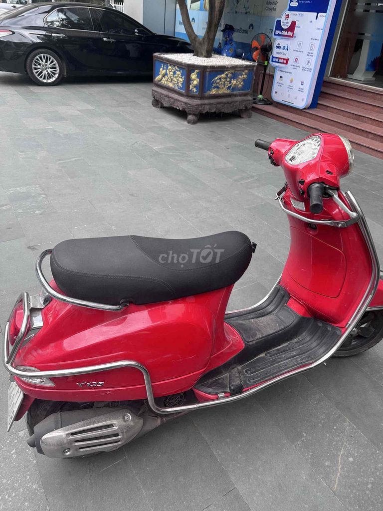 Красный женский скутер Piaggio Vespa LX, пробег 14769 км
