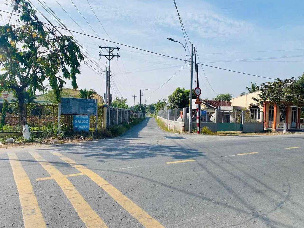 cần tiền bán gấp  ( shr) đuòng xe hơi tới đất