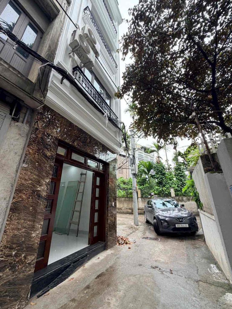 Bán Nhà Thạch Bàn - Cổ Linh, Lô Góc 30m x 5 Tầng - Ngõ Thông 2 Đầu Oto