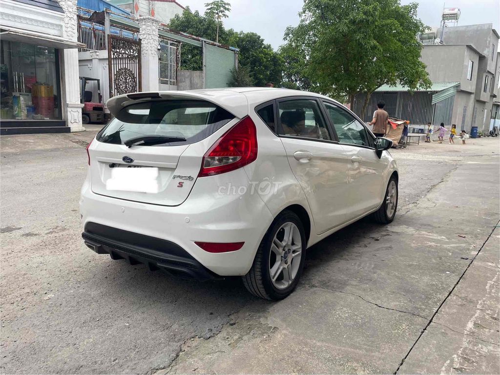 Ford Fiesta 2011 Tự động Trắng. Mua bán Ô tô tại Thành phố Thuận An Bình Dương được đăng bởi Vương hình 5