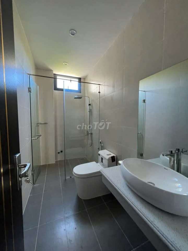 Furnished three-storey house with car yard in Hòa Xuân — photo 6