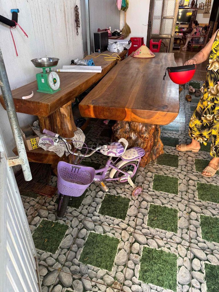 Bộ bàn ghế gỗ nguyên khối. Mua bán Bàn ghế tại Thành phố Buôn Ma Thuột Đắk Lắk được đăng bởi Bích Thảo hình 1