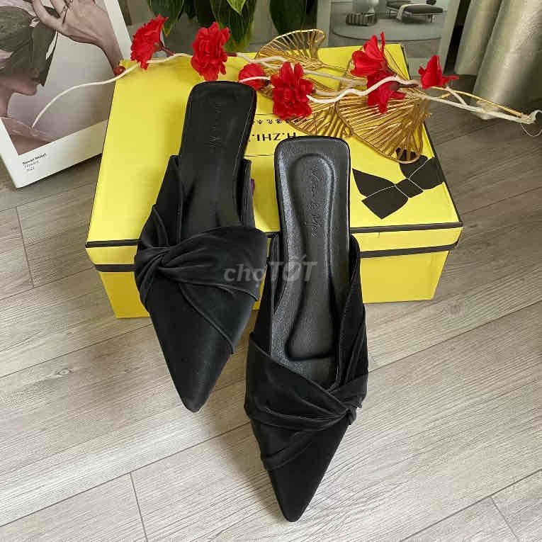 Guốc Nữ Đế Bệt Đen Size 38 Thanh Lịch. Mua bán Giày dép tại Huyện Thanh Trì Hà Nội được đăng bởi Kiều Trang Nguyễn hình 1