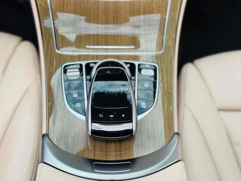 Mercedes-Benz GLC300 Coupe 2017 4MATIC. Mua bán Ô tô tại Quận 8 Tp Hồ Chí Minh được đăng bởi Hồng Phúc hình 9