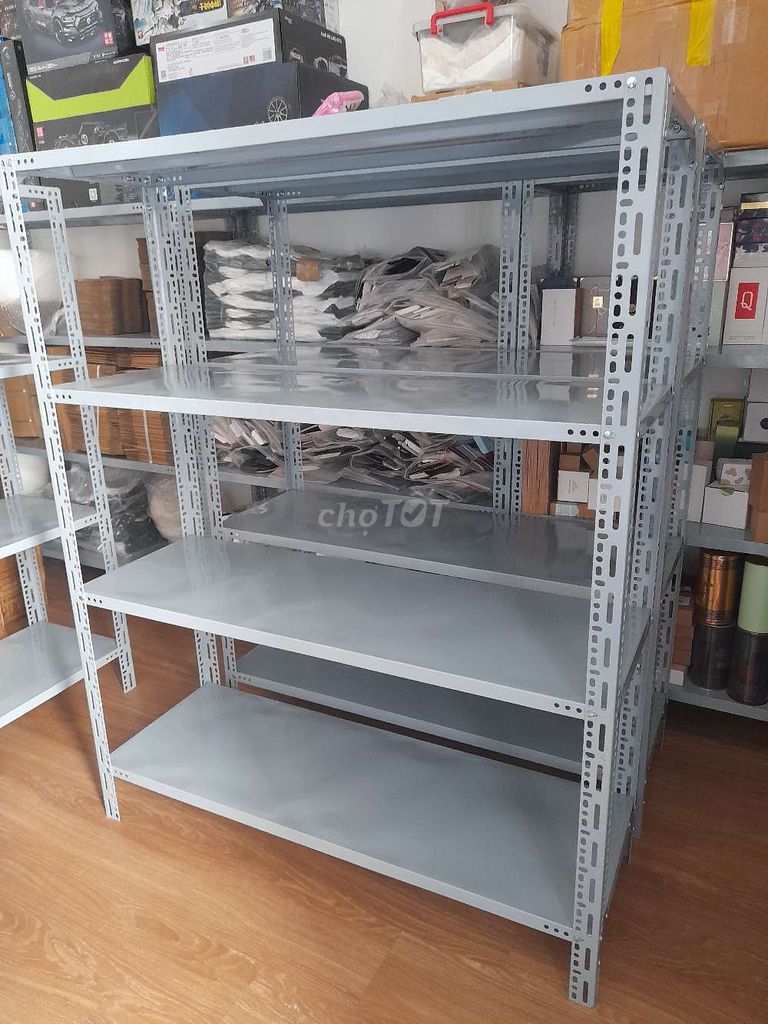 Kệ sắt V lỗ 4 tầng Xám ghi. Mua bán Tủ, kệ gia đình tại Thị xã Bến Cát Bình Dương được đăng bởi Thu Hoàng hình 1