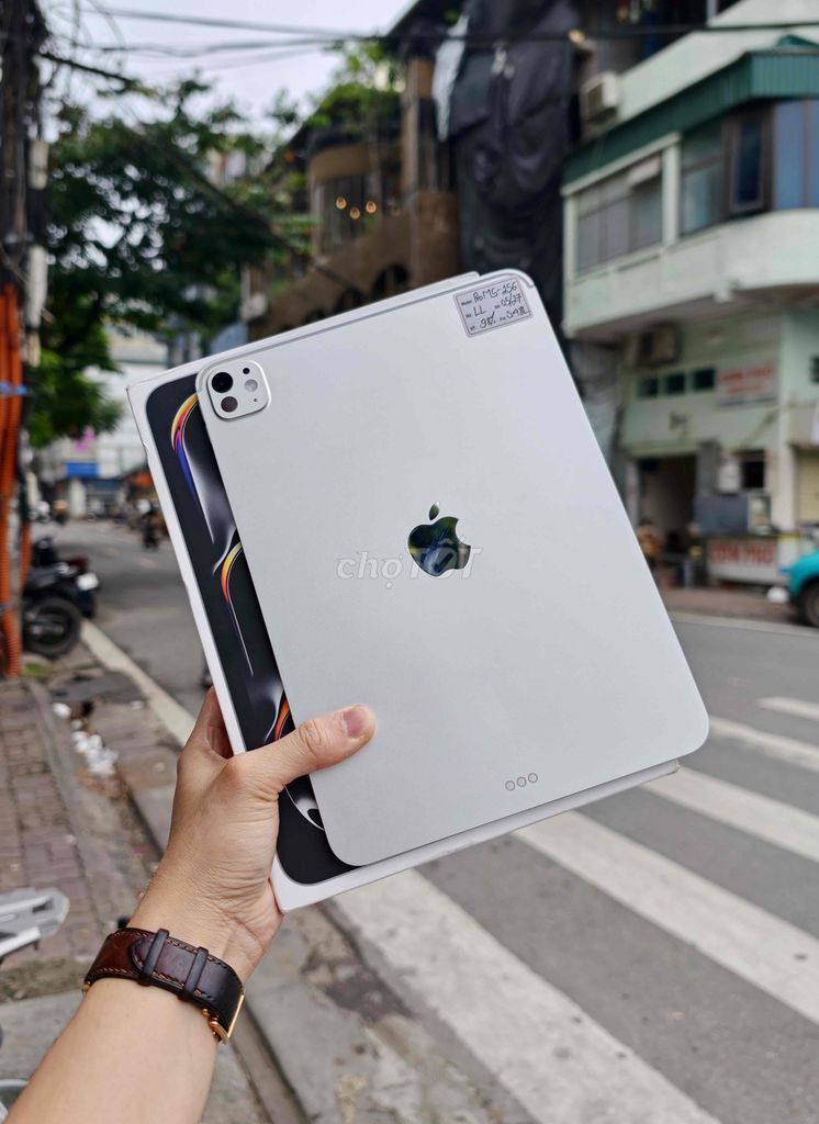 iPad Pro M5 256GB VN Fullbox còn bảo hành. Mua bán Máy tính bảng tại Quận Đống Đa Hà Nội được đăng bởi Lâm Bảo Tuyên hình 1
