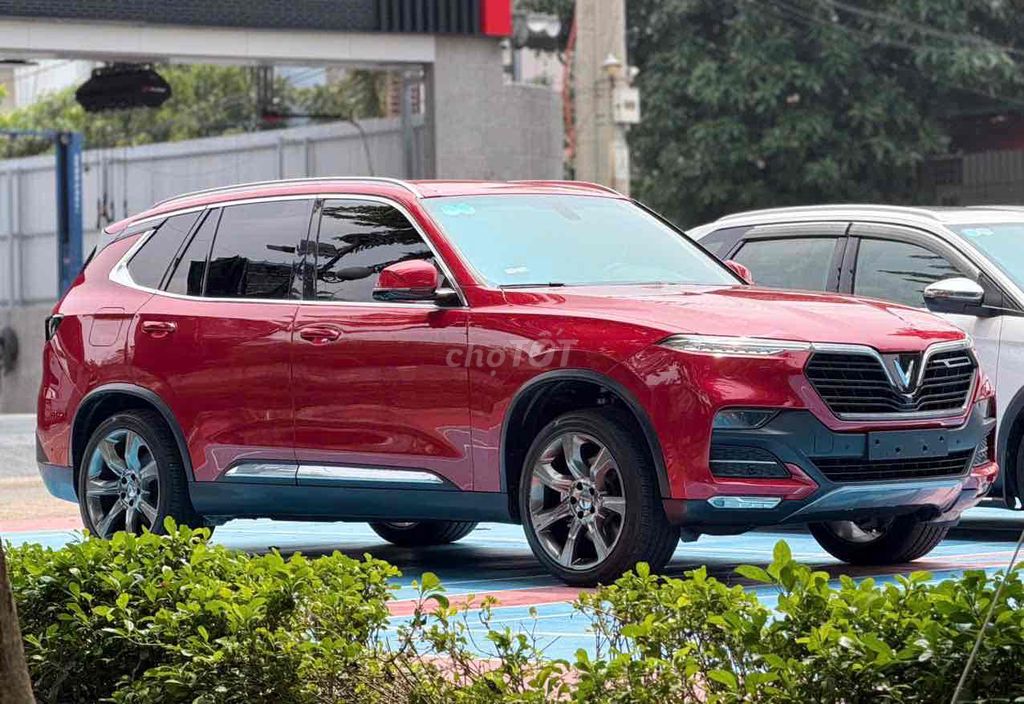 VinFast Lux SA 2.0 Турбо Премиум 2019 Красный 7-местный
