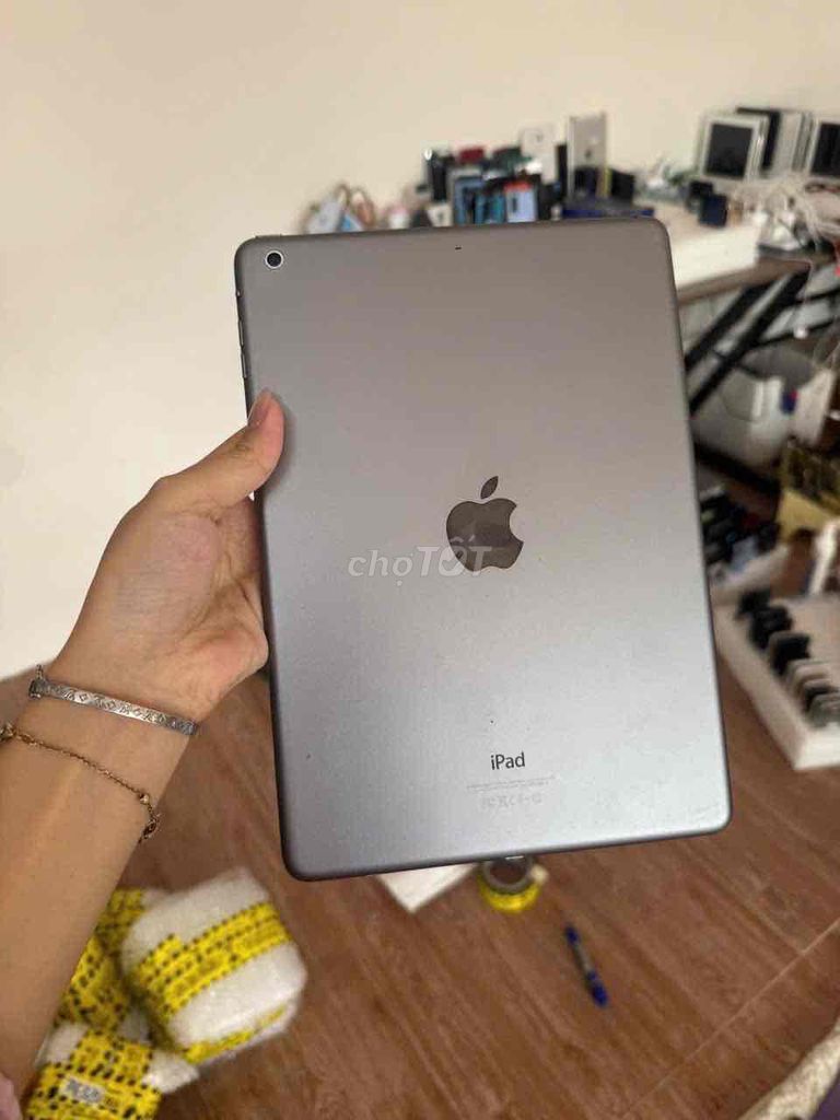 ipad air, 32g, pin trâu, màn rộng, ios 12. Mua bán Máy tính bảng tại Thành phố Thủ Dầu Một Bình Dương được đăng bởi Phước Mobile hình 1