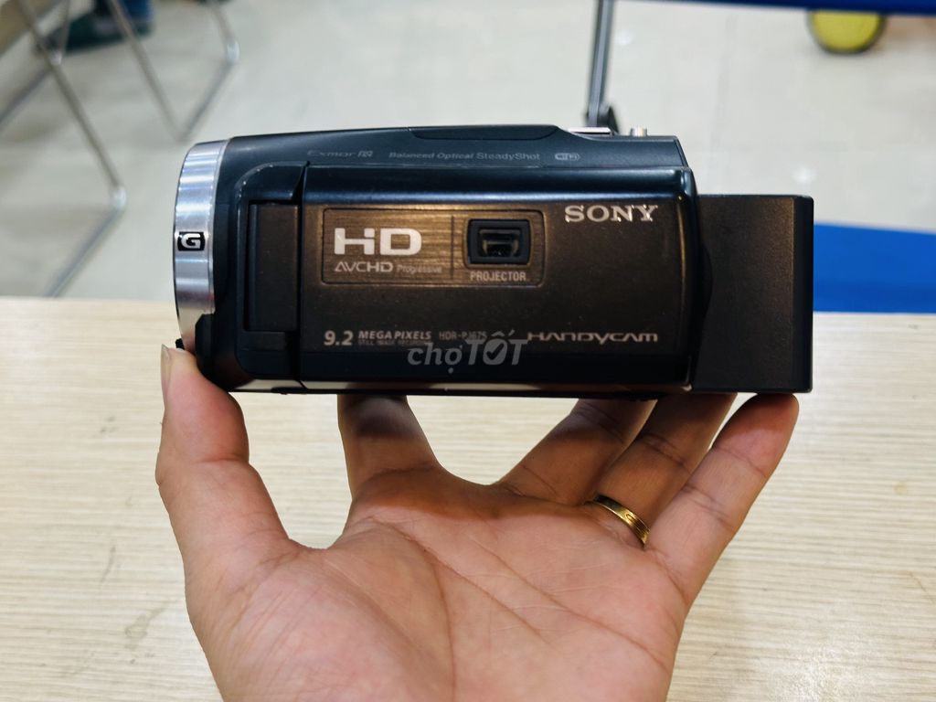 MÁY QUAY PHIM SONY PJ675 ZOOM 60X có máy chiếu.