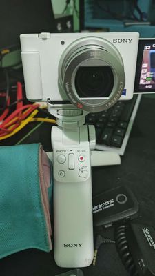 Combo máy ảnh Sony ZV1
