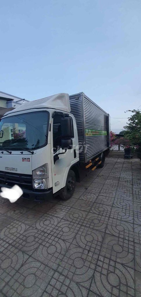 isuzu 2.3 tấn đời 2023. chạy lướt 9.600km