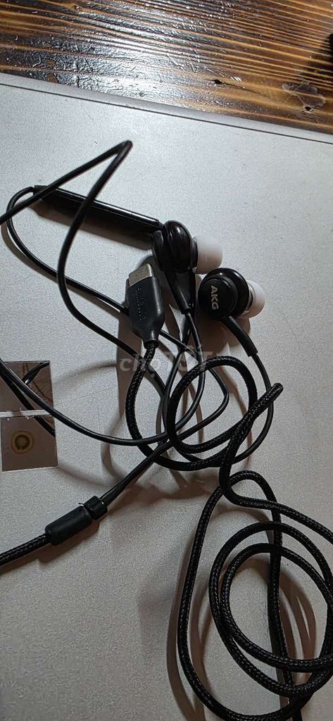 Tai nghe có dây AKG Đen. Mua bán Tivi, Âm thanh tại Thành phố Vĩnh Long Vĩnh Long được đăng bởi thiện nhân  hình 1