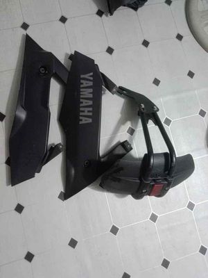 Chắn bùn Yamaha R15 V3 Đen Đã sử dụng