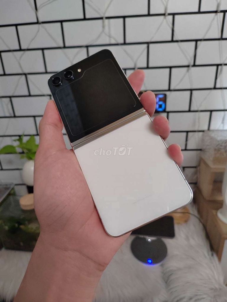 Samsung Z Flip 5 512GB Trắng Đã sử dụng. Mua bán Điện thoại tại Quận Bình Thạnh Tp Hồ Chí Minh được đăng bởi duy anh hình 1
