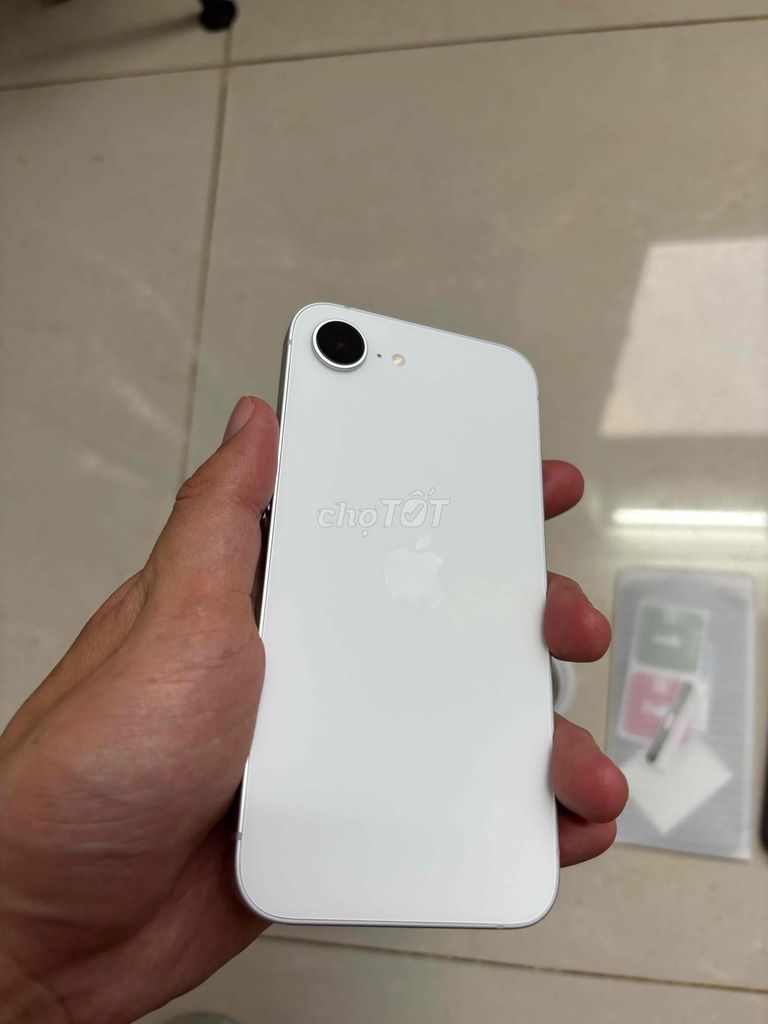 iPhone 16e Trắng 99.9% mới. Mua bán Điện thoại tại Quận 10 Tp Hồ Chí Minh được đăng bởi Nguyễn Viết Đức hình 1