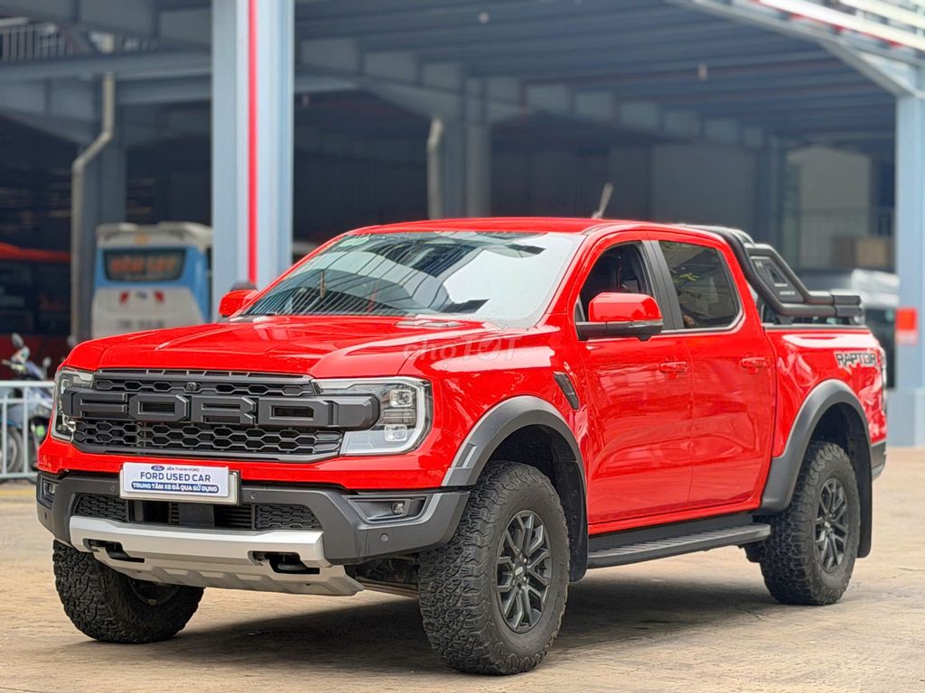 Ford Raptor 2025 оранжево-красный, пробег 18 км, кредит 75%