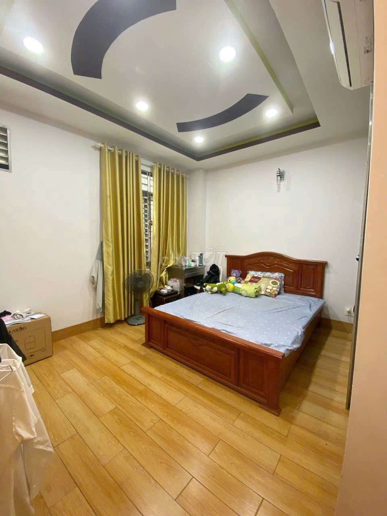 Cho thuê nhà P THT DT 4,5*20 .1 trệt 3lầu