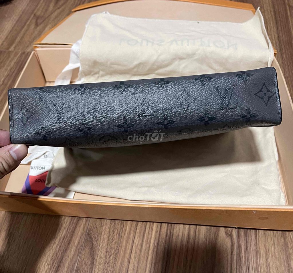 Clutch LV fullbox authentic