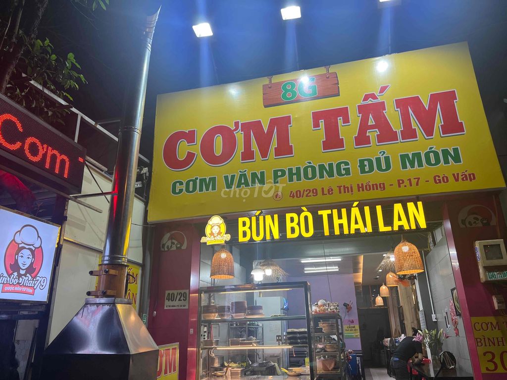 Cần tuyển 2 phục vụ quán cơm. ưu tiên sinh viên.