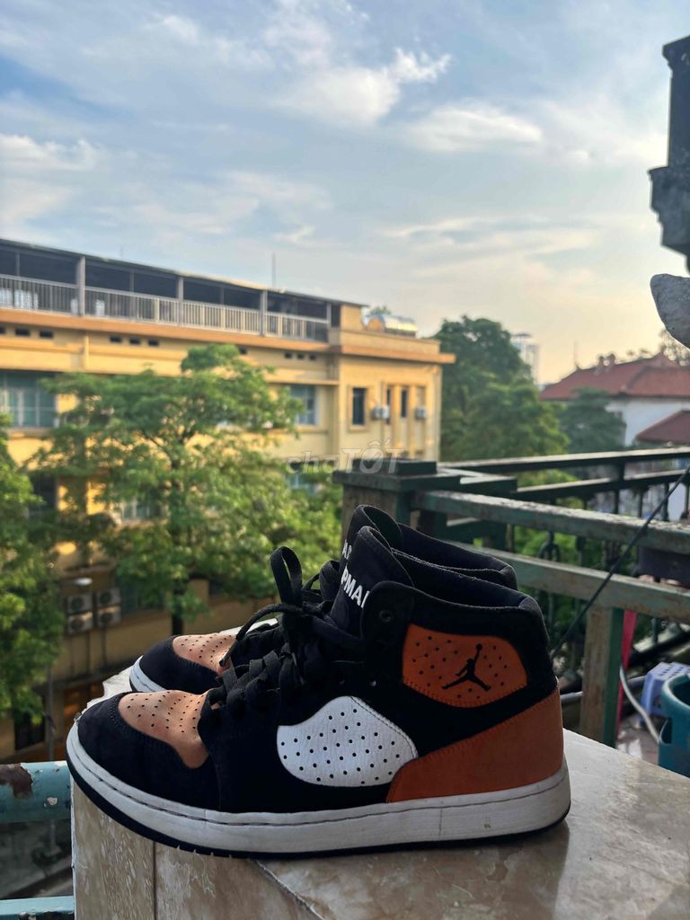 Giày Jordan Access 44 Đen cam trắng. Mua bán Giày dép tại Quận Hai Bà Trưng Hà Nội được đăng bởi Vũ Đình Tùng hình 1