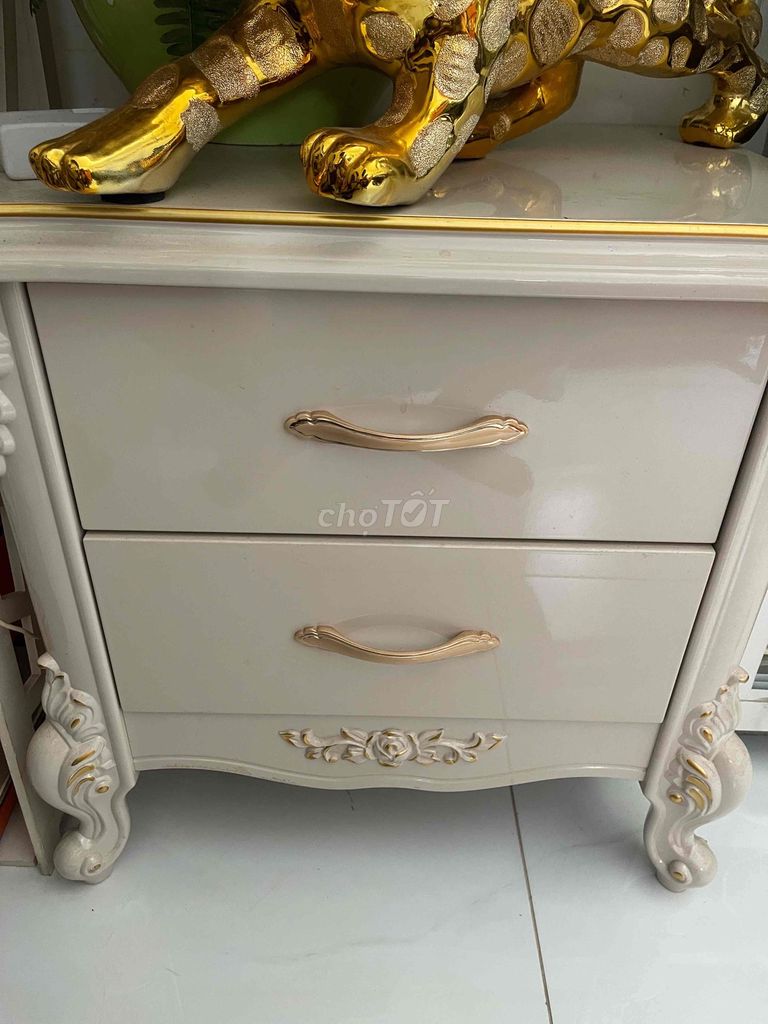 Tủ đầu giường gỗ trắng kem. Mua bán Tủ, kệ gia đình tại Thành phố Dĩ An Bình Dương được đăng bởi Lê Anh Tuấn hình 1