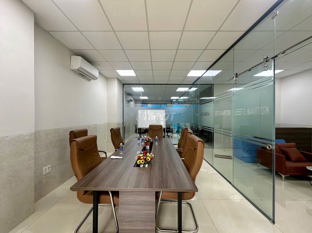 Tầng trệt 7x20m sẵn 3 phòng ở Vạn Phúc ,sẵn nội thất. Giá 18,5tr