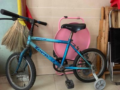 thanh lý 2 món : xe đạp trẻ em vs ghế ăn dặm