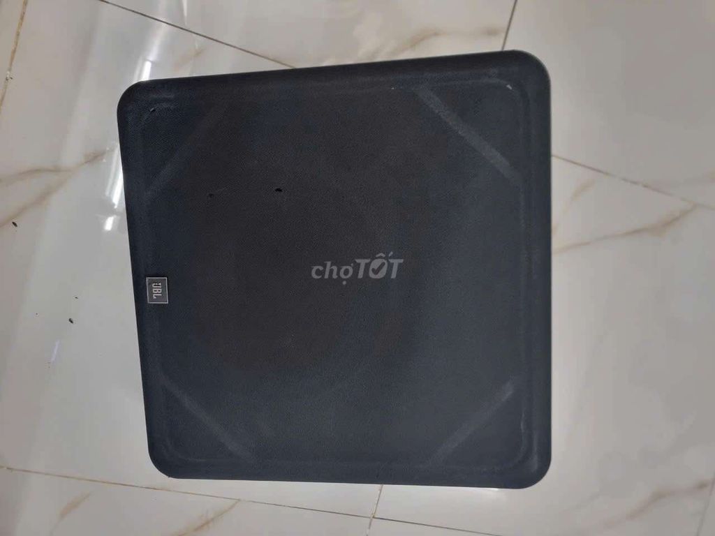 1 chiếc loa JBL 8340A