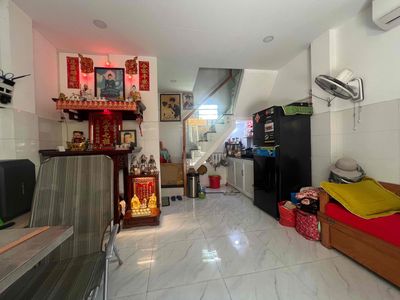 Bán gấp nhà H3m Chiến Lược 4x5,5m 3 Tầng, 2PN đẹp giá 2,5 tỷ. Mua bán nhà ở tại Quận Bình Tân Tp Hồ Chí Minh được đăng bởi Nga