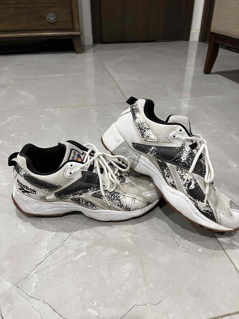 Giày thể thao Reebok Nam Trắng Đen Size 43. Mua bán Giày dép tại Quận Long Biên Hà Nội được đăng bởi Nhatminh hình 1