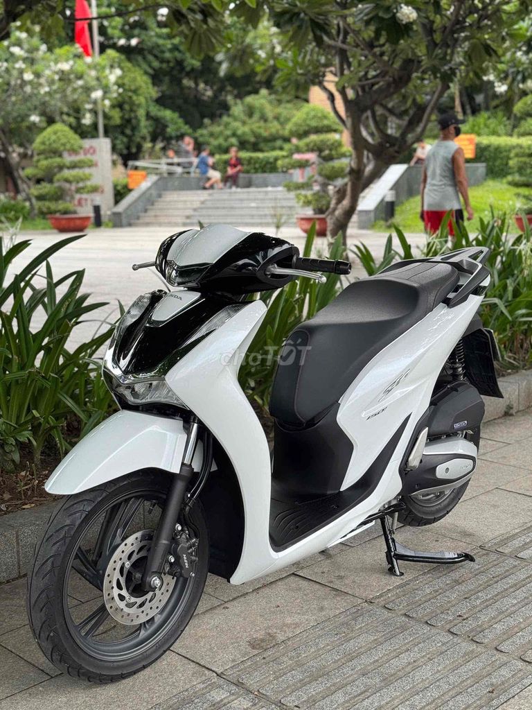 SH 125 CBS 2023 Trắng Bạc Đen 10.000km Bstp