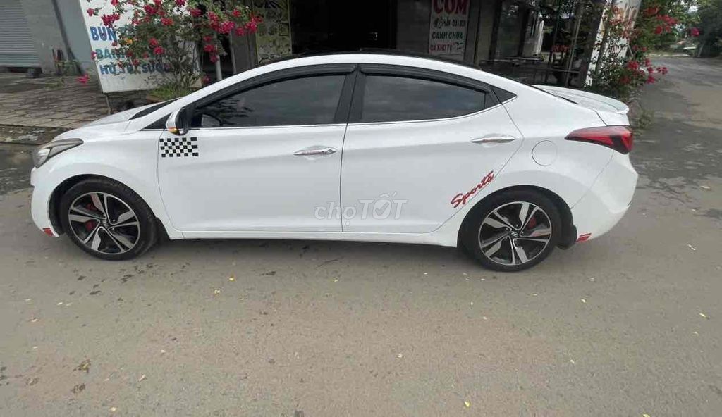 Hyundai Elantra 2014 số tự động. Mua bán Ô tô tại Huyện Thống Nhất Đồng Nai được đăng bởi thanh binh hình 3