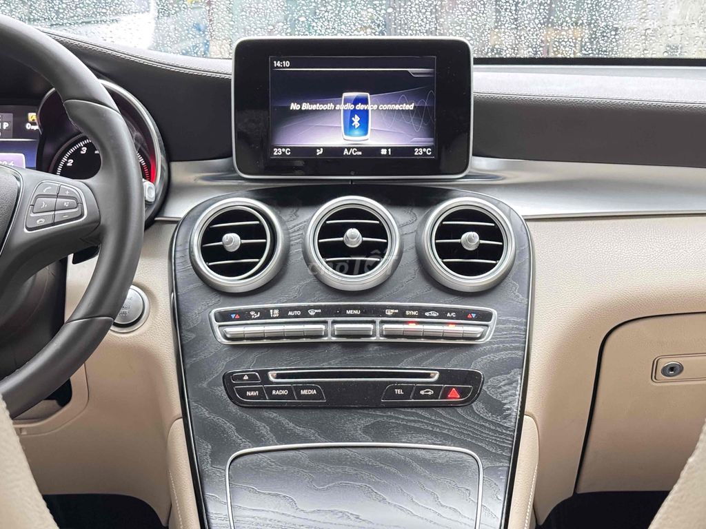 GLC300 4Matic Trắng Kem 8v7 Km (Bao Check). Mua bán Ô tô tại Quận Bình Tân Tp Hồ Chí Minh được đăng bởi Huỳnh Thiên Bảo hình 11
