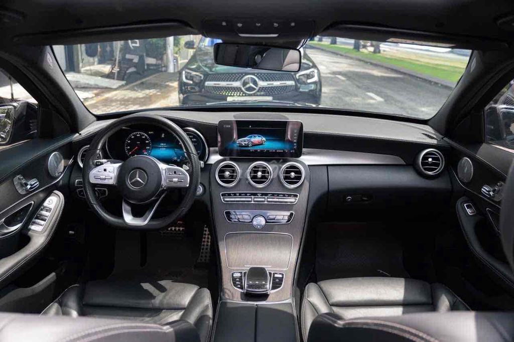 LONG ANH AUTO về Mercedes C300 AMG 2019. Mua bán Ô tô tại Quận 7 Tp Hồ Chí Minh được đăng bởi LongAnh AuTo  hình 10