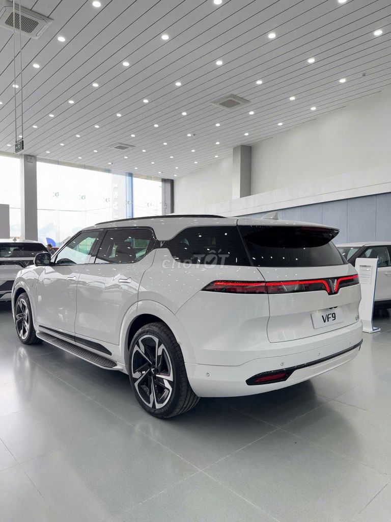 VinFast VF9 - SẠC MIỄN PHÍ + MIỄN THUẾ TRƯỚC BẠ. Mua bán Ô tô tại Quận Tân Phú Tp Hồ Chí Minh được đăng bởi Hồ Hoàng Hải hình 6