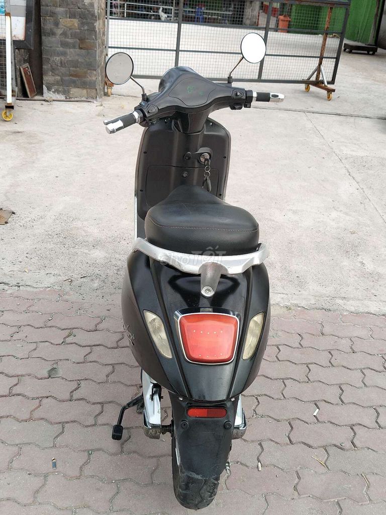 Xe máy điện Vespa màu Đen. Mua bán Xe điện tại Huyện Bình Chánh Tp Hồ Chí Minh được đăng bởi Nguyễn Thạnh hình 1