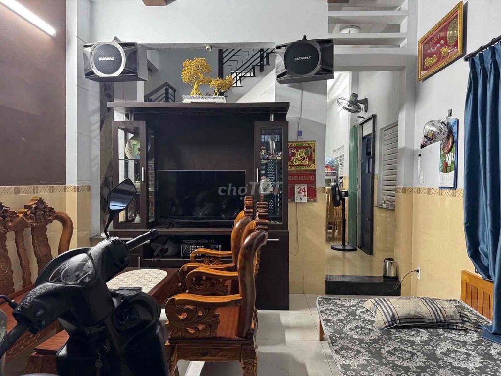 Угловой дом в Trường Thọ, 3 этажа, 6 комнат, 62м2, авто заезжает, 6.8 млрд
