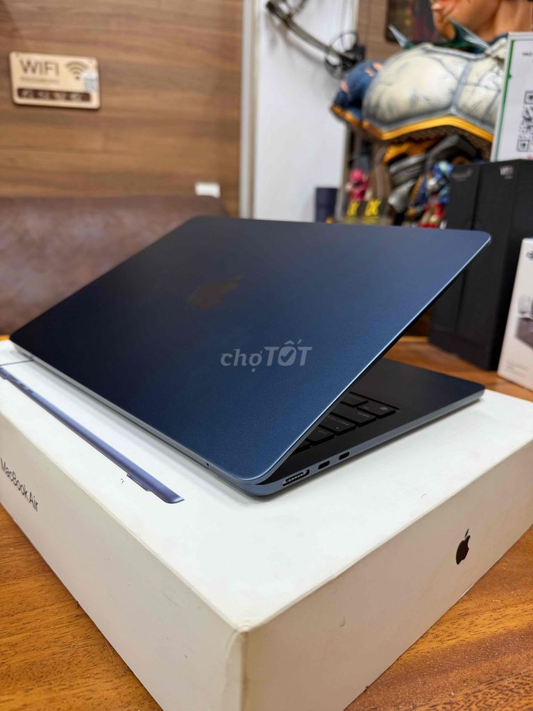 Apple Macbook Air M2 13.6 inch 8GB/256GB 99%. Mua bán Laptop tại Thành phố Thủ Dầu Một Bình Dương được đăng bởi ĐĂNG KHOA SERVICE CENTER hình 1