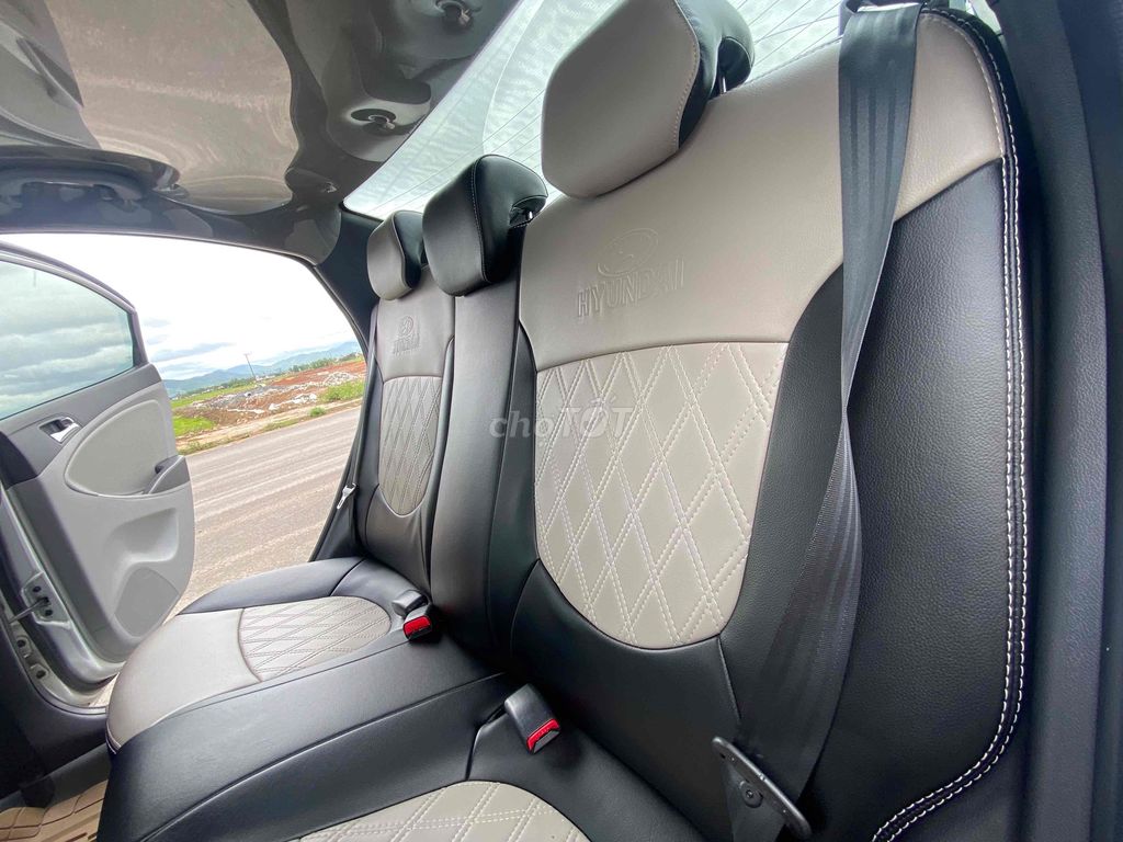 Hyundai Accent 2013 1.4 AT - 82000 km. Mua bán Ô tô tại Huyện Tây Hòa Phú Yên được đăng bởi lê thành chúng hình 11